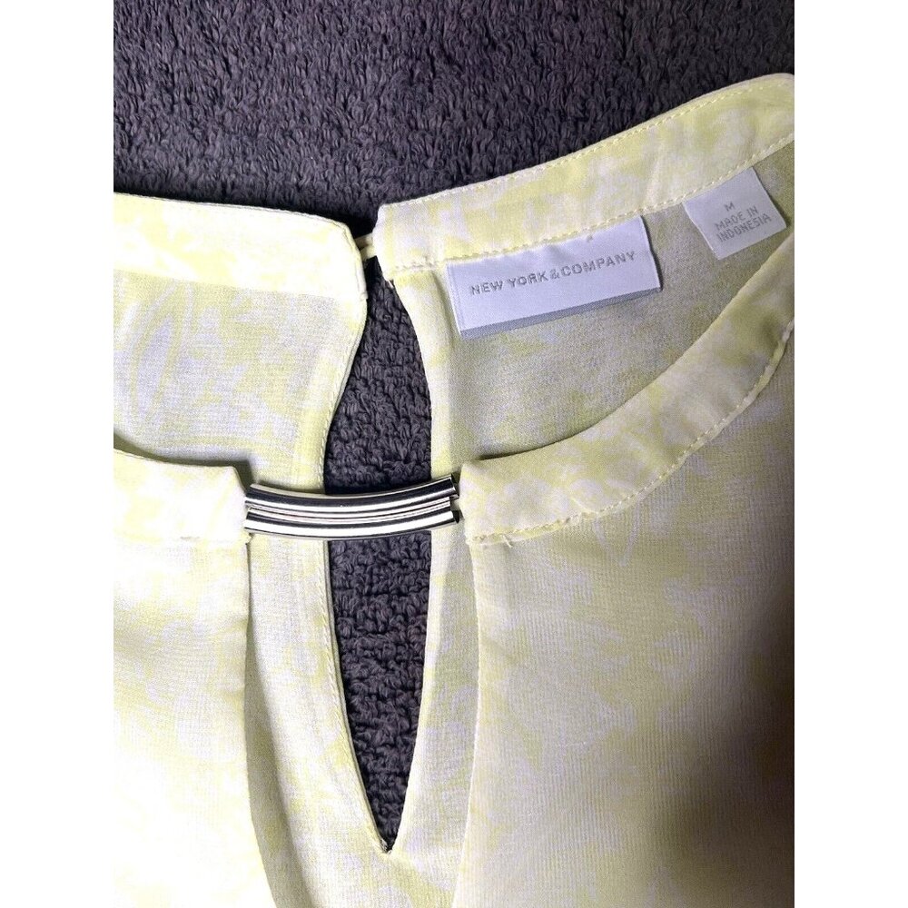 New York & Co Womens Yellow Patterned Sleeveless Blouse Sheer Layered MEDIUM - Picture 3 of 4